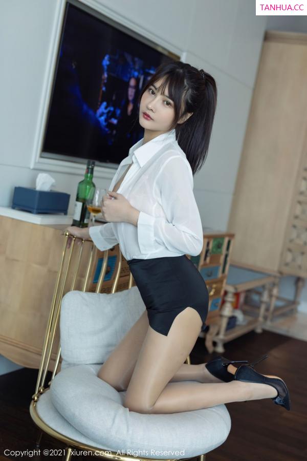 萌奈子  丰满妹子萌奈子 动人职业OL系列第14张图片